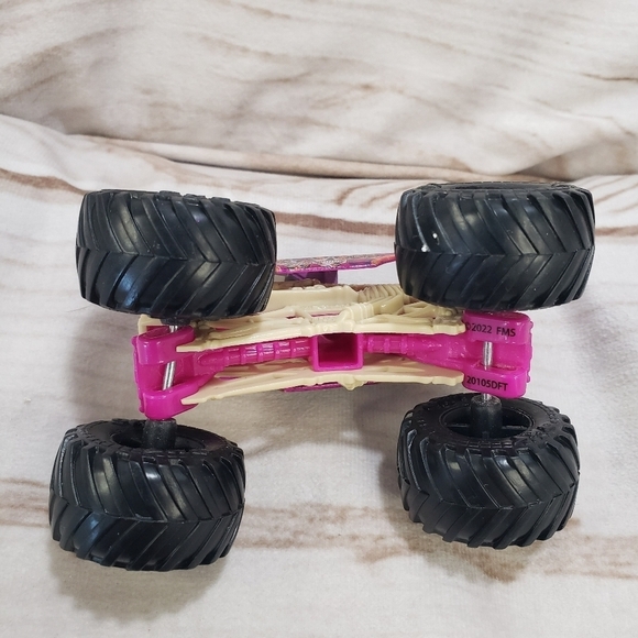 Hot Wheels Monster Jam Grave Digger & Calavera Diecast Trucks 4 Inch 2022 - Picture 6 of 12